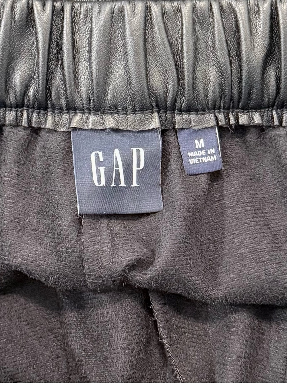 GAP Faux Leather Pull On Pants Womens M Black Tapered Ankle Vegan Leather - Picture 5 of 10